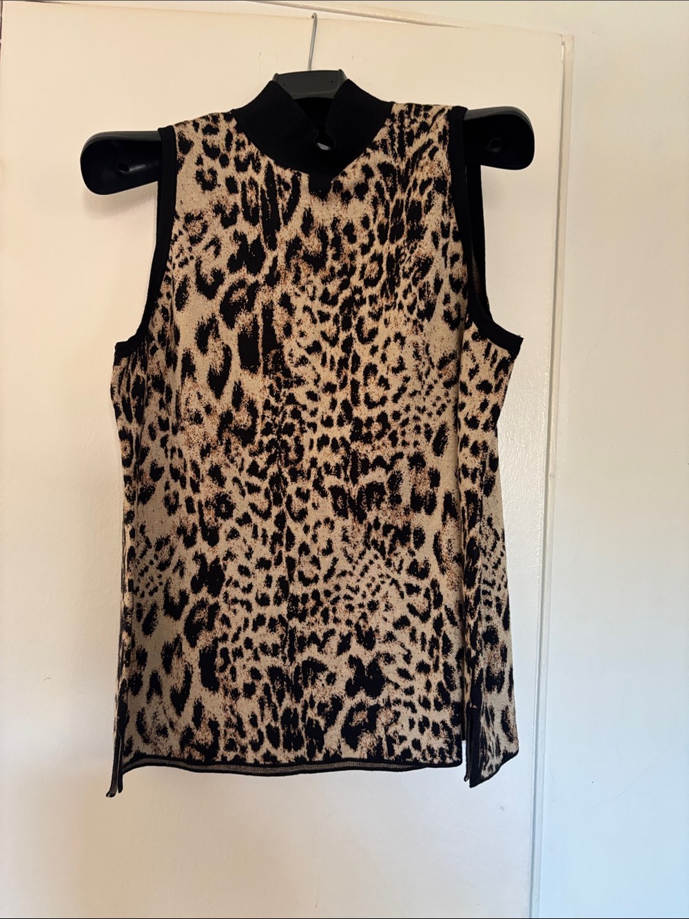 Sleeveless Mock Neck Leopard Print Top - Black & Tan